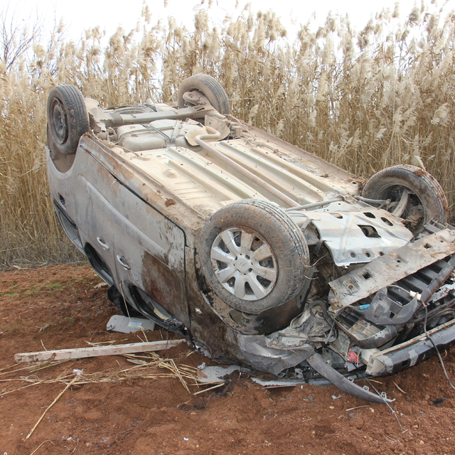 Kilis'te devrilen hafif ticari aracın sürücüsü yaralandı