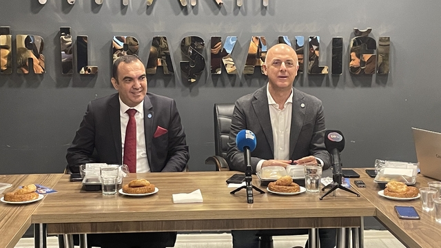 İYİ Parti İzmir Büyükşehir Belediye Başkan adayı Özlale, gazetecilerle buluştu