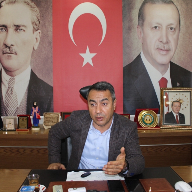 Kozluk Belediye Başkanı Eren, ilçede yürütülen çalışmalarla ilgili değerlen...