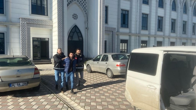 Ablasıyla boşanma aşamasındaki eniştesini öldürdü