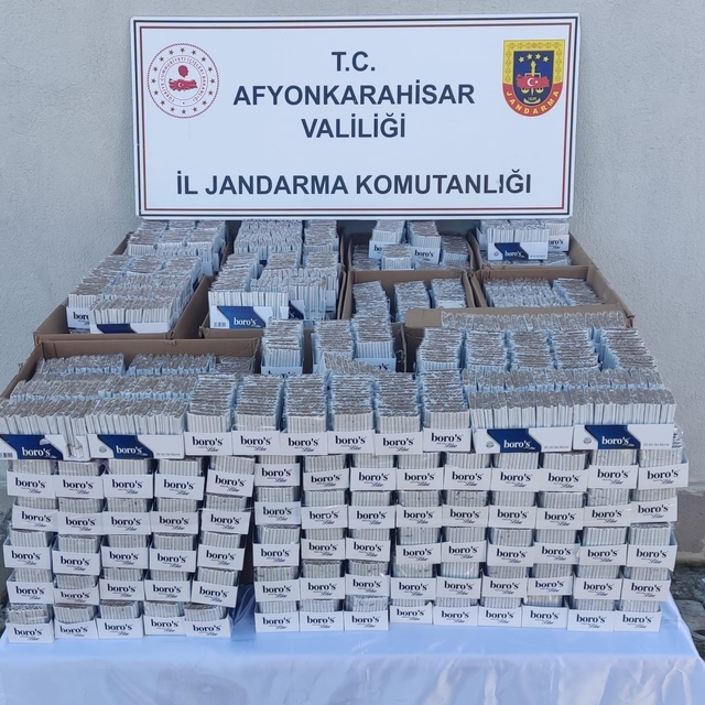 Afyonkarahisar'da kaçak sigara bulunan kamyonetin sürücüsü gözaltına alındı