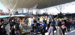 Pursaklar'da inşa edilen Çarşamba Kapalı Pazar Alanı açıldı