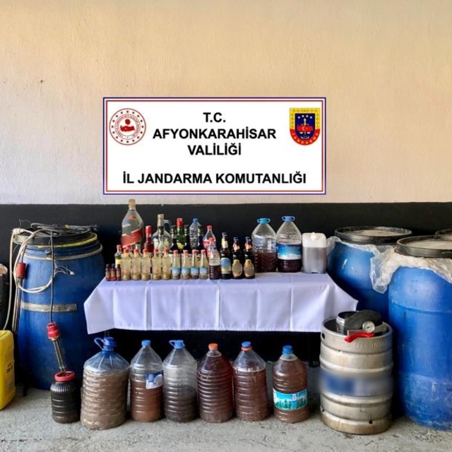 Afyonkarahisar'da sahte içki operasyonunda 2 kişi yakalandı