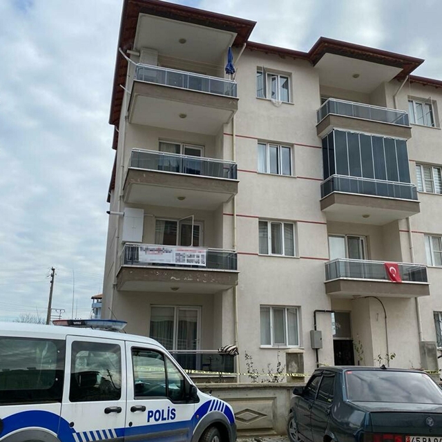 4'üncü kattaki evlerinin penceresinden düşen Meltem öğretmen, öldü