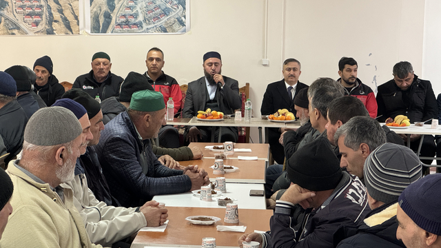 Elazığ'da misafir edilen Ahıska Türkleri, şehit askerler için mevlit okuttu