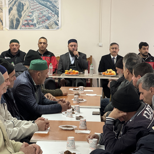 Elazığ'da misafir edilen Ahıska Türkleri, şehit askerler için mevlit okuttu