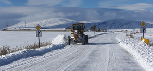 Özalp ve Saray'da karla mücadele çalışmaları devam ediyor