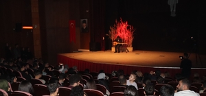 Iğdır'da üniversite öğrencileri, Aşık Veysel'i biyografik türkülü tiyatro i...