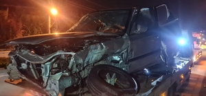 İznik'te elektrik direğine çarpan otomobilin sürücüsü yaralandı