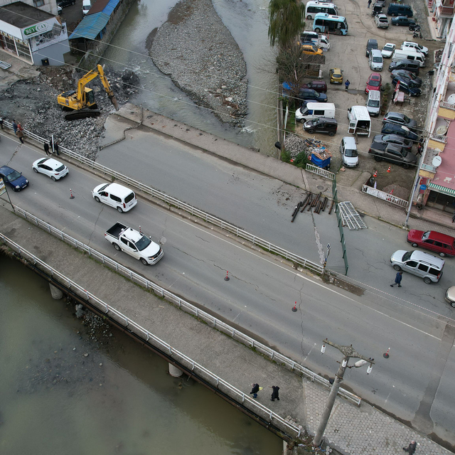 Selin vurduğu Çayeli'nde taşkına neden olan köprülere yıkım kararı