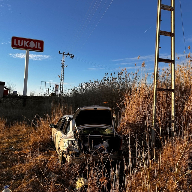 Akıncılar'da devrilen otomobildeki 2 kişi yaralandı