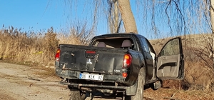 Sivas'ta ağaca çarpan kamyonetin sürücüsü öldü