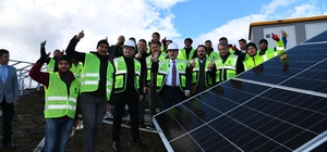 Ortahisar Belediyesi'nin güneş enerji santralinde panel montajları tamamlan...