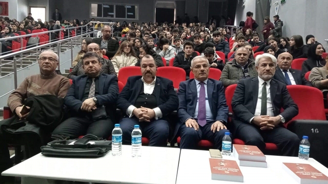 Mehmet Akif Ersoy, vefatının 87. yılında Merzifon'da anıldı
