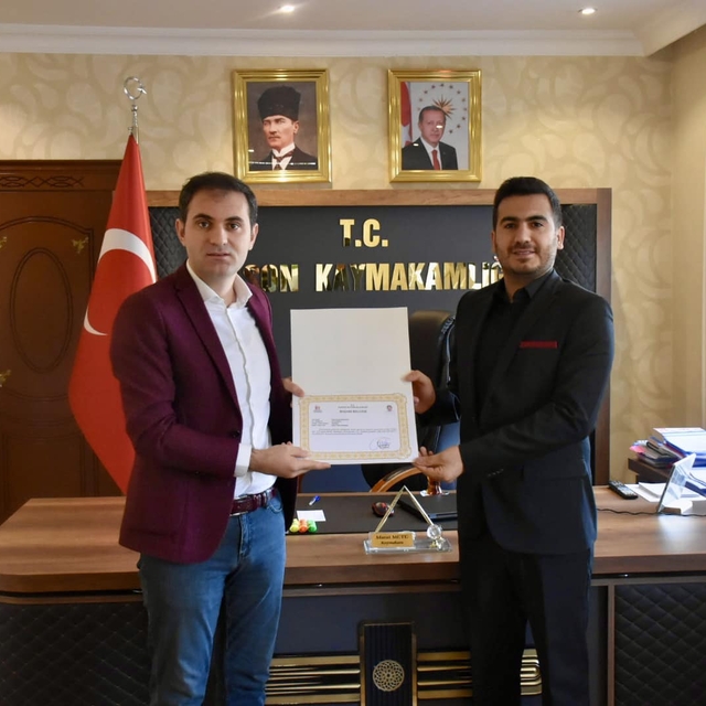 Sason Devlet Hastanesi Başhekimi Karagözoğlu'na başarı belgesi verildi