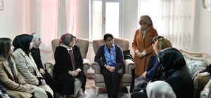 Malatya Valisi Ersin Yazıcı'nın eşi şehit ailesini ziyaret etti