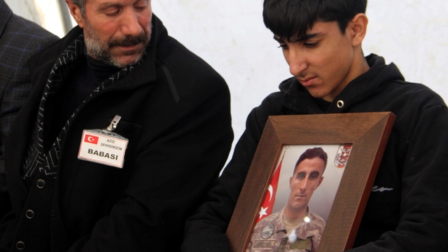 Şehit Erenoğlu, arkadaşlarını yalnız bırakmamak için gazi olduktan sonra görevine dönmüş