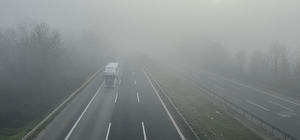 Anadolu Otoyolu'nun Düzce geçişinde sis görüş mesafesini düşürdü