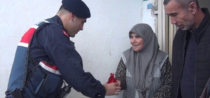 Balıkesir'de 500 bin liralık altınları alıp taksiyle kaçan telefon dolandır...