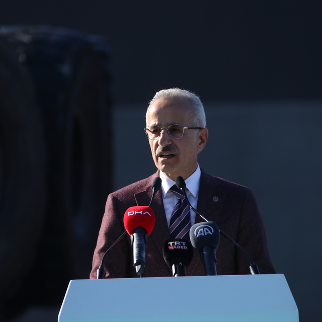 Ulaştırma ve Altyapı Bakanı Uraloğlu, Yalova'da kurtarma römorkörlerinin te...