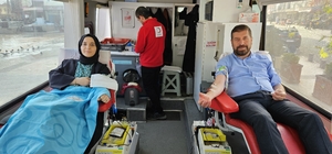Sındırgı'da kan bağışı kampanyasına ilçe idarecileri de katıldı