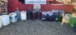 Mersin'de 97 bin makaron ve 325 litre sahte içki ele geçirildi