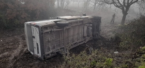 Manisa'da devrilen minibüsteki 16 kişi yaralandı