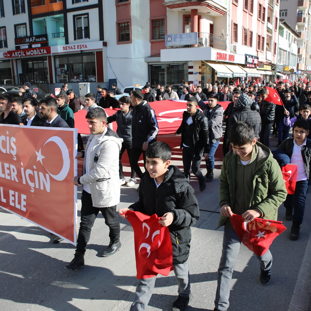 Van'da "Şehitleri Anma ve Teröre Lanet" yürüyüşü düzenlendi