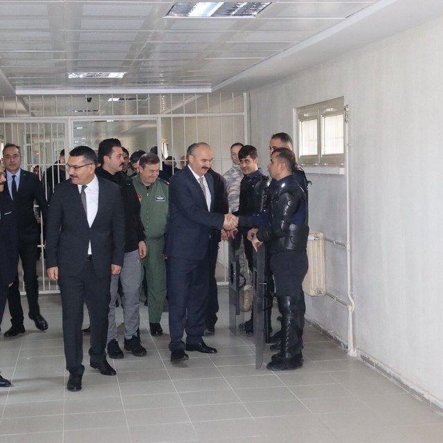 Vali Canalp, Batman T Tipi Kapalı Ceza İnfaz Kurumunda inceleme yaptı