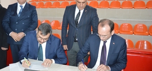 Erzurum Valisi Çiftçi, kan vermenin önemi için 120 kilometre yol katetti