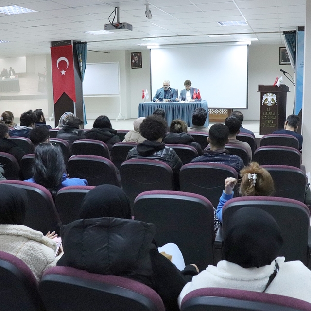 Karapınar'da "Bir bilene sor" konferansı düzenlendi