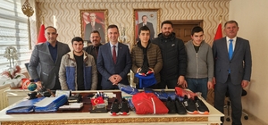Suluova Kaymakamlığı engelli sporculara malzeme desteğinde bulundu