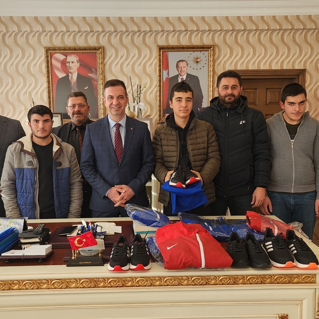 Suluova Kaymakamlığı engelli sporculara malzeme desteğinde bulundu