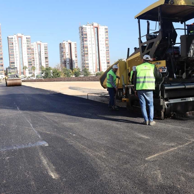 Toroslar'da yol bakım ve asfalt çalışmaları devam ediyor