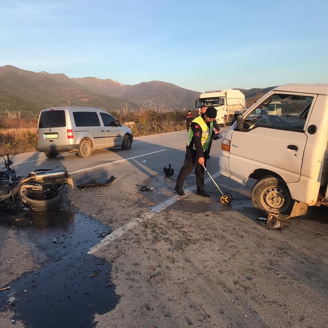 İznik'te, kamyonete çarpan motosikletli öldü