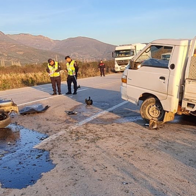 Bursa'da kamyonete arkadan çarpan motosiklet sürücüsü öldü