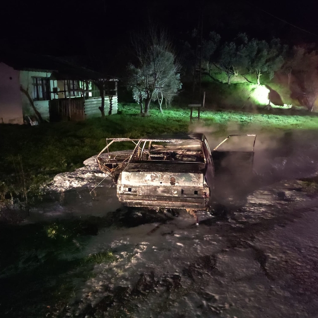 Erdek'te yangın çıkan otomobil kullanılamaz hale geldi