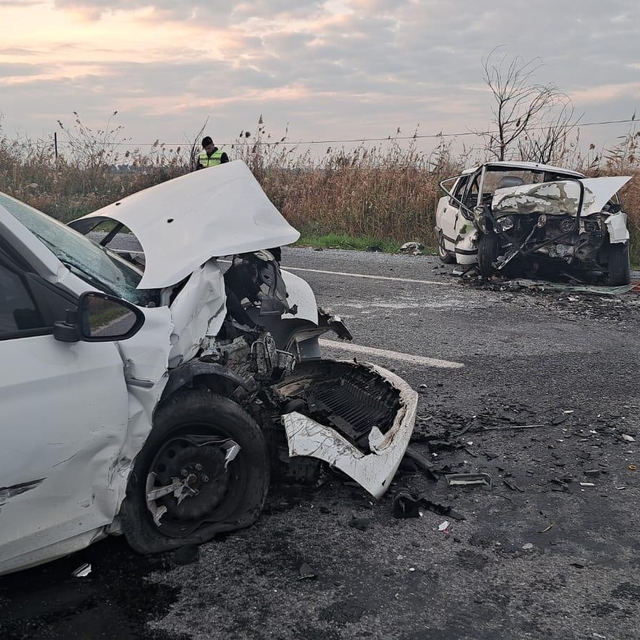 Aydın'da iki otomobilin çarpıştığı kazada 2 kişi yaralandı