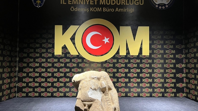 İzmir'de, Roma dönemine ait heykel ele geçirildi