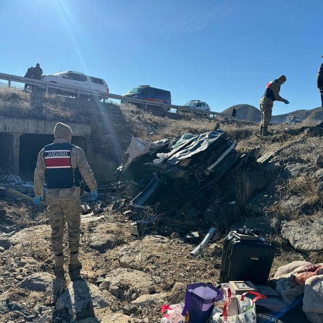 Erzurum'da şarampole devrilen otomobildeki 3 kişi öldü