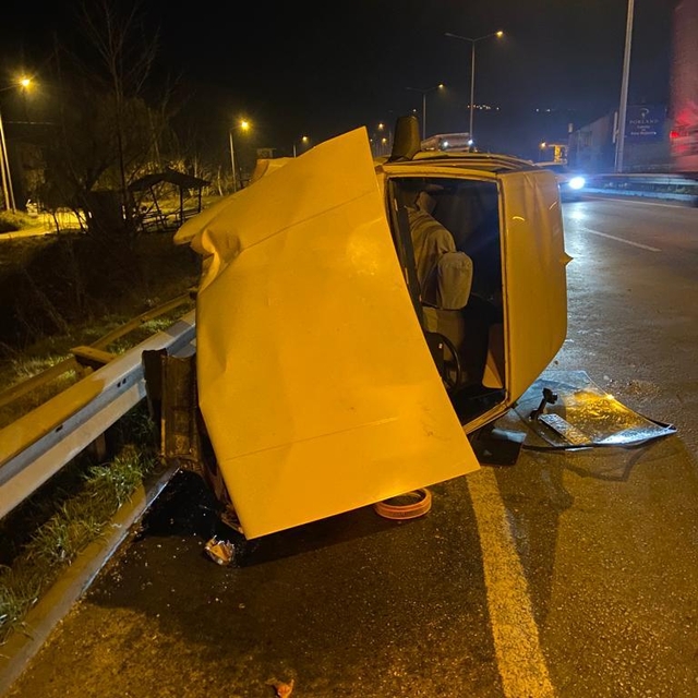 Bilecik'te otomobilin bariyerlere çarptığı kazada 6 kişi yaralandı