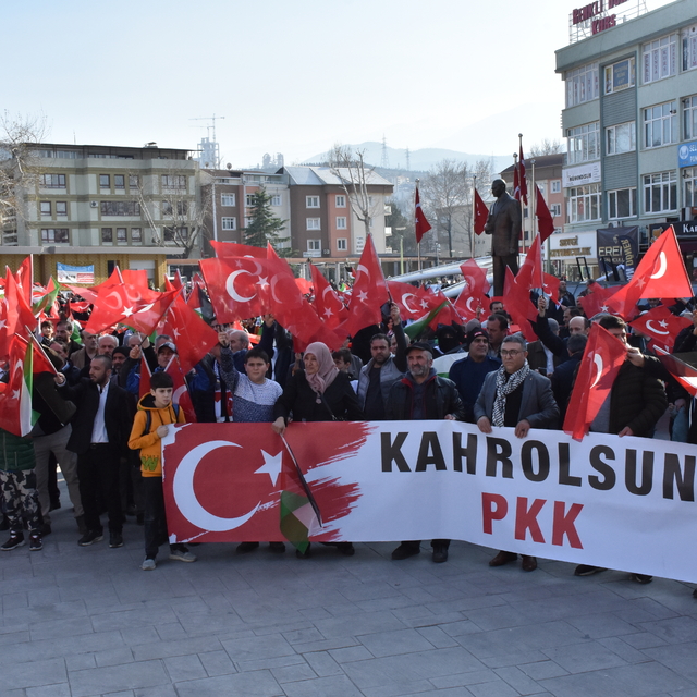 Bursa'da şehit askerleri anma ve Filistin'e destek yürüyüşü düzenlendi