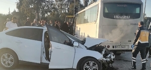 Antalya'da servis midibüsü ile otomobil çarpıştı, 2 kişi öldü, 13 kişi yara...