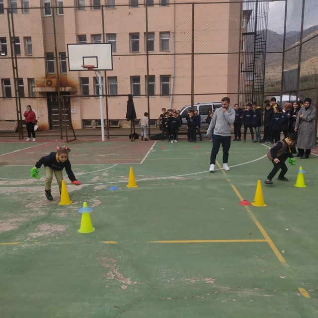 Sason Gençlik ve Spor İlçe Müdürlüğünden ilçedeki okullara antrenör desteği...