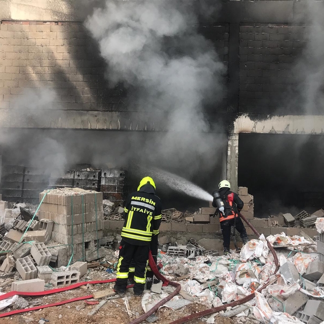 Mersin'de inşaat halindeki binada çıkan yangın söndürüldü