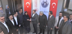 Hatay'da Yerinde Dönüşüm Projesi kapsamında yapılan ev aileye teslim edildi