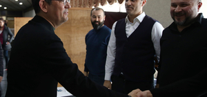 CHP Genel Başkanı Özel, Manisa'da partisinin ön seçiminde oy kullandı