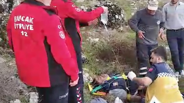 Burdur'da mantar toplarken düşüp yaralanan kişi ekiplerce hastaneye kaldırıldı