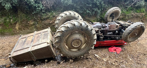 İzmir'de devrilen traktörün sürücüsü öldü