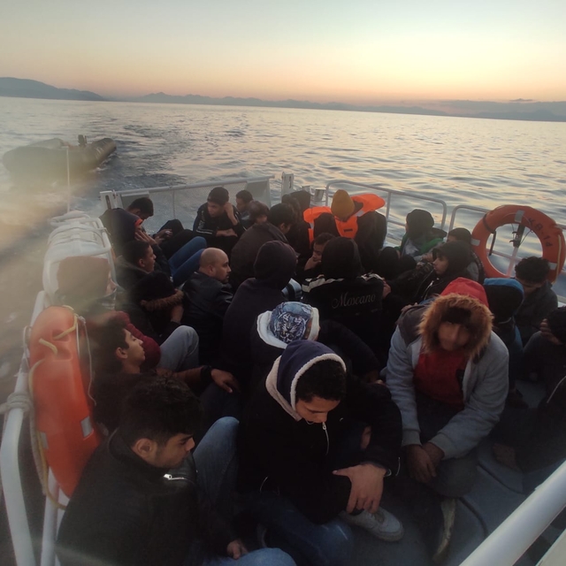Datça açıklarında 57 düzensiz göçmen kurtarıldı